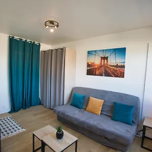 Le Sommet Citadin Avec Vue Annecy